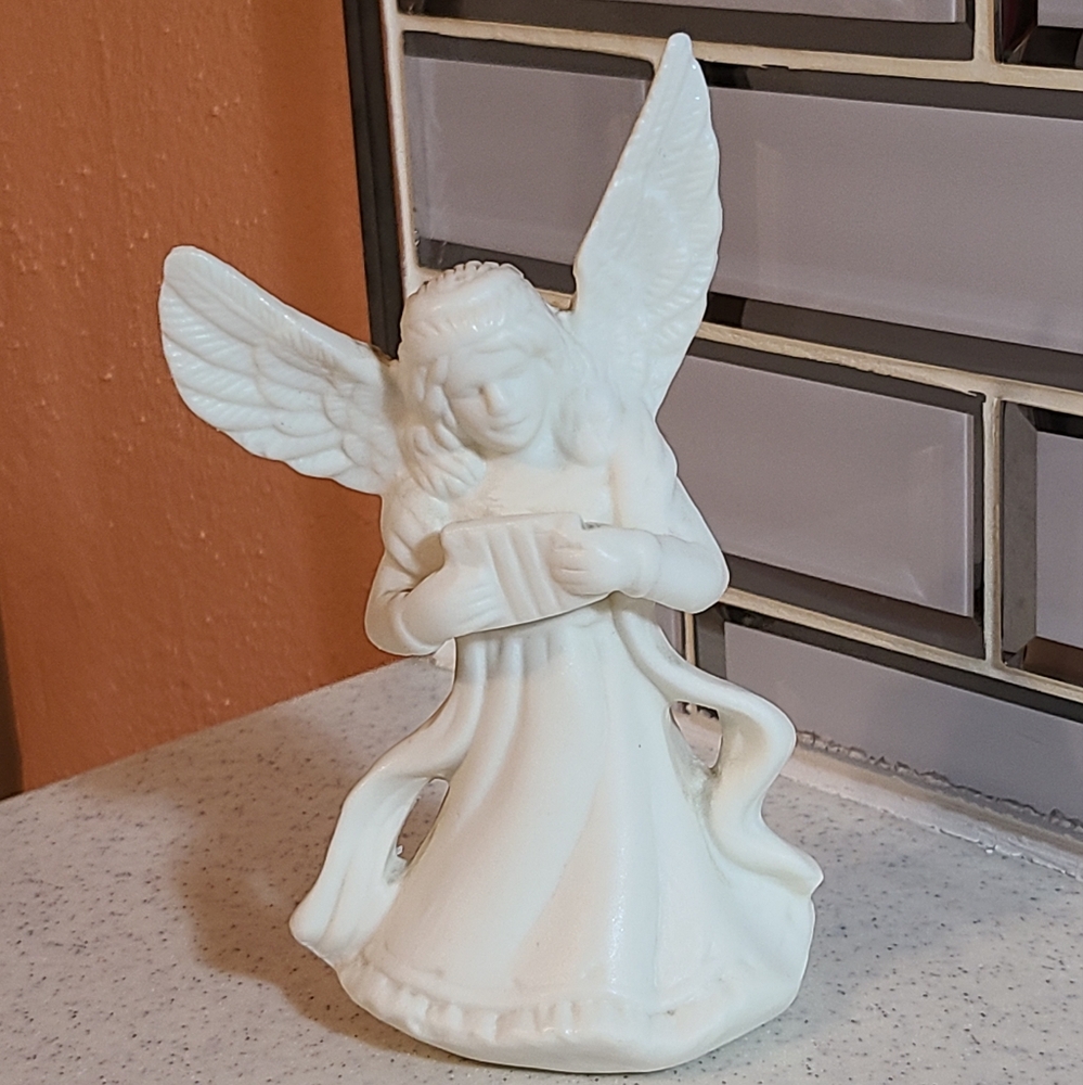 Figurine for sale Angel amazing pretty add to ur collection today